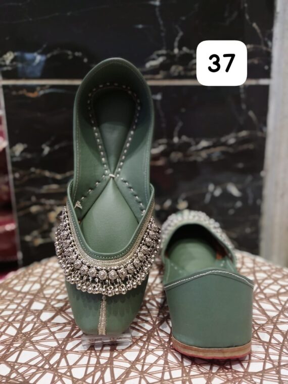 Designer Beautiful Punjabi Jutti with Payal Design