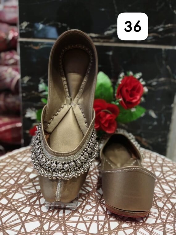 Designer Beautiful Punjabi Jutti with Payal Design