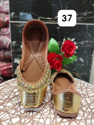 Trending Punjabi Jutti with Payal Design